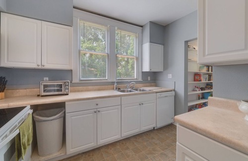 DeLand House | 1912 three story home offers old world character and great location