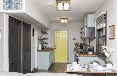Toddville Road House | 1945 Remodeled Cottage House 7 mins to Airport & Uptown