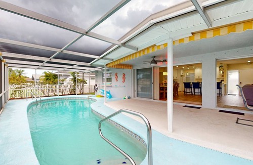 Clearwater House | 198 m² House ∙ 4 bedrooms ∙ 10 guests
