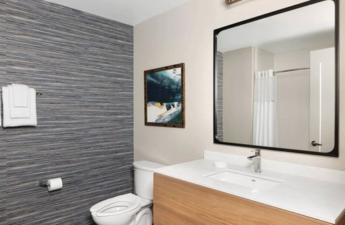 Five Points Resort | 1BD/Atlanta - Downtown w/Rooftop Pool and Pool Bar!