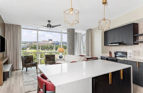 Fairlie-Poplar Historic District Resort | 1BD/Atlanta - Downtown w/Rooftop Pool and Pool Bar!