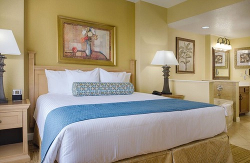 Lake Buena Vista Resort | 1BD/Orlando near Disney - 5 Pools, Hot Tub, Park Shuttle, and Games!