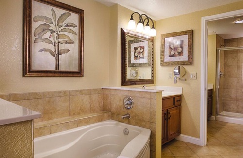 Lake Buena Vista Resort | 1BD/Orlando near Disney - 5 Pools, Hot Tub, Park Shuttle, and Games!