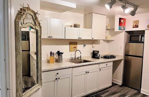 Springfield Apartment | 1bdr/1bthr near JAX downtown pet friendly 124B