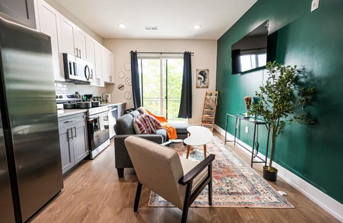 Mantua Apartment | 1Bed&1Bath KingBed,WIFI,WD,Central