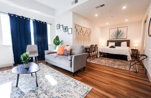 Brewerytown Apartment | 1BR Apt in Brewerytown Gym Balcony WD