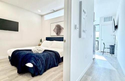 Poplar Apartment | 1BR Apt King Bed FREE Parking Gym - RoofTop 609