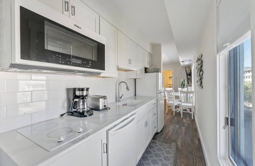 North End Condo | 1BR Beach Retreat - Pool, Parking & Boardwalk
