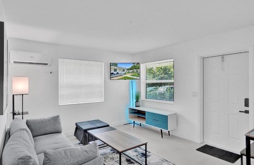 Hallandale Beach House | 1BR Charming duplex in Hallandale Beach w Living room parking #2