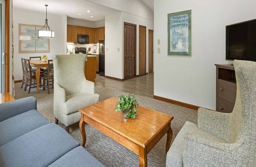 Sapphire Resort | 1br Deluxe Boating, Skiing, Fun in the Sun -ML