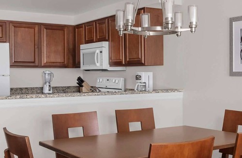 Brush - Stewarts Condo | 1br Deluxe Condo Nascar, A Lazy River & Beach!