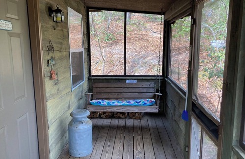 Brevard Cabin | 1BR Dogwood Den - Ash Grove