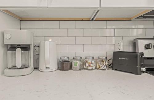 Gulph Mills Apartment | 1BR King Bed Sleeps 4 Near Everything