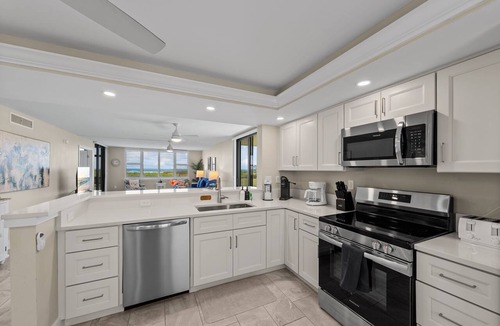Sanibel Condo | 1st-Floor Oceanfront Corner Unit 2BR/2BA | Gulf Views | Large Lanai + Courtyard Patio | Walk to Beach in seconds!