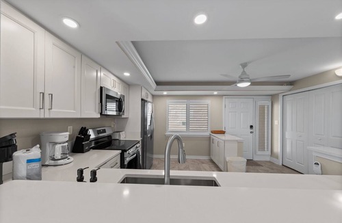 Sanibel Condo | 1st-Floor Oceanfront Corner Unit 2BR/2BA | Gulf Views | Large Lanai + Courtyard Patio | Walk to Beach in seconds!