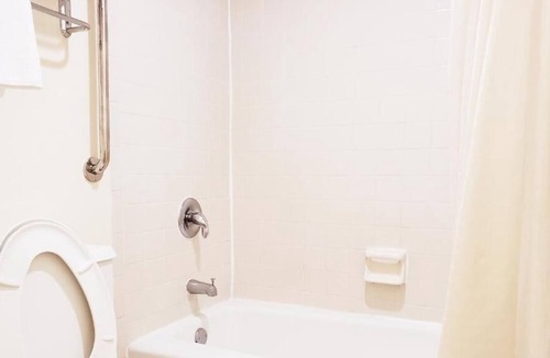 Palmetto Dunes Hotel | 1st Floor Room Simple Rewards Inn"