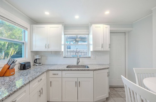 Hills T P House | 🌊1st Floor | Shared Pool | Easy Beach Access | Blue Pearl Manor Lower🌊