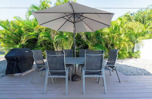 Hills T P House | 🌊1st Floor | Shared Pool | Easy Beach Access | Blue Pearl Manor Lower🌊