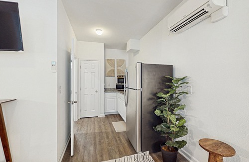 Goose Creek Apartment | 1st Floor Studio in Pet Friendly Walkable Resort with Pools