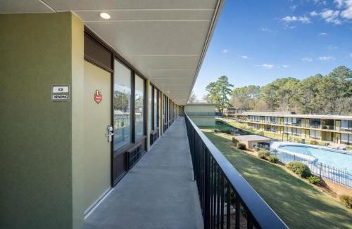 Decatur Hotel | 1st Place Hotel Decatur I-20 East Atlanta