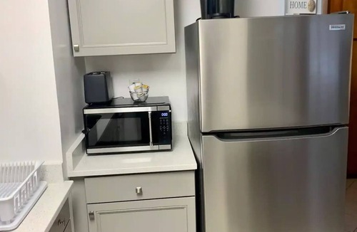 East Ocean Ave Apartment | 2/1 Coastal Town Oasis ~ Minutes to the Beach