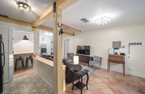 Historic District Apartment | 2/1 Historic Carriage House Walking Distance to Downtown