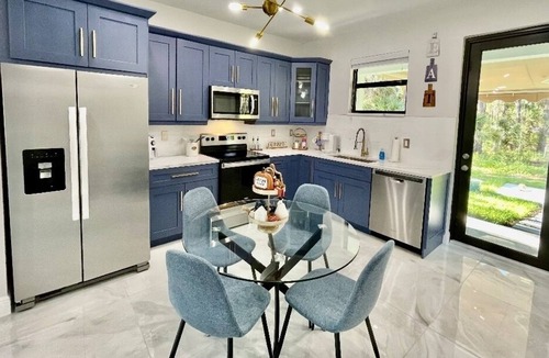 Rural Estates Apartment | 2/1 W/ HOT TUB & 30 MIN TO THE BEACH