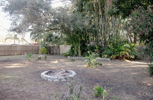 Sarasota Springs House | 2/1 with Huge Backyard - Pet Paradise-20 min from Beaches