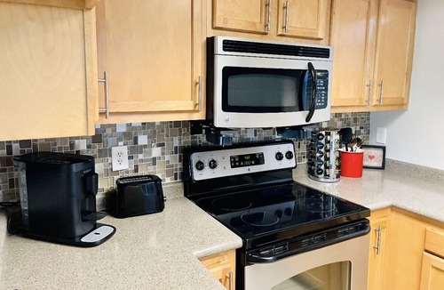St. Petersburg - Clearwater Condo | 2/2 Beach Lovers Hide Away - Tampa / St Pete