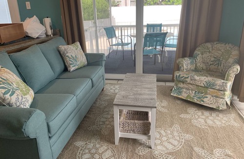 Marathon House | 2/2 Duplex, Pool,Tiki Hut, Duck Key Clean wide Canal
