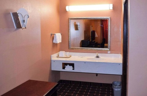 Richburg Hotel | 2 Affordable getaway featuring a single bed and great amenities