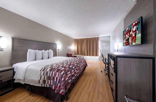 Charlottesville Hotel | 2 Affordable & Modern Rooms w/Parking & Bfast | Close to Dining & Wine Trails