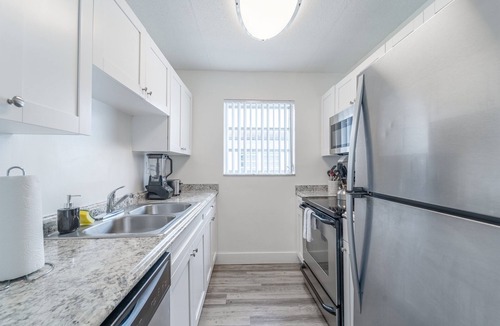 Survey Creek Apartment | 2 BD Condo - Sleeps 4 - Palm Wave Stays