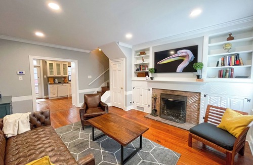 Society Hill House | 2-Bdr 2.5Ba House in Enchanting Philadelphia Neighborhood, AC & Private Backyard