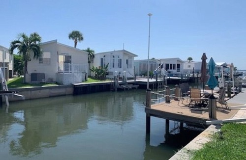 Nettles Island House | 2 bdr on Water 1142 Nettles Blvd, Island Resort: Piers for 32 ft boat, hot tubs