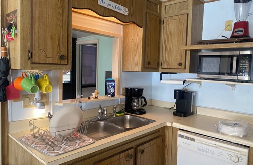 Nettles Island House | 2 bdrm 1 bath 533 Nettles Blvd Jensen Beach, sleeps 7; Resort, hot tubs, Beach