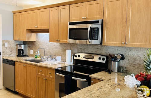 Isles of Capri Condo | 2 bdrm condo w/pool on Marco River w/Gulf views