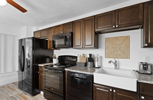 Historic District Apartment | 2 bed, 1 bath, 2nd floor apartment in the heart of downtown, historic New Smyrna Beach.