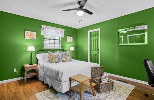 Louisville House | 2 Bed 1 Bath Private Suite Funky Bunch TYSUT