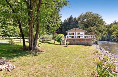 Sylva House | 2 Bed 1 Bath Vacation home in Sylva