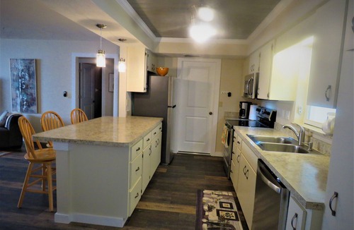 Golden Beach Villa | 2 bed/2 Ba Venice Island Villa - Walk to Beach & Historic Downtown Venice!