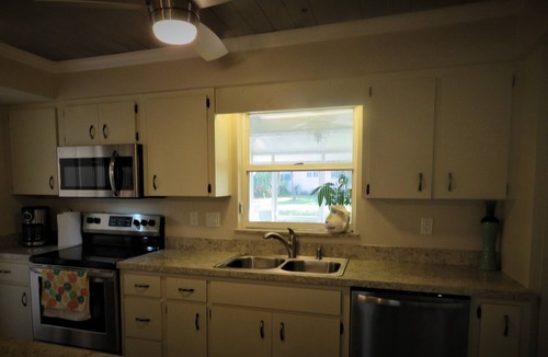 Golden Beach Villa | 2 bed/2 Ba Venice Island Villa - Walk to Beach & Historic Downtown Venice!