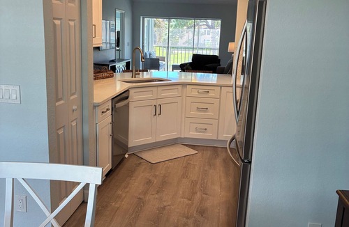 North Naples Condo | 2-bed 2- bath charming condo in North Naples off Wiggins Pass