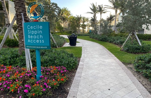 Sunny Isles Beach Ski Chalet | 2 bed 2 bath OCT BOOK 3 Nights PAY 2 Beach 1 min Walk