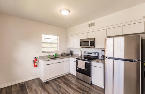 Sunny Isles Beach House | 2 bed 2 bath OCT BOOK 3 Nights PAY 2 Beach 1 min Walk