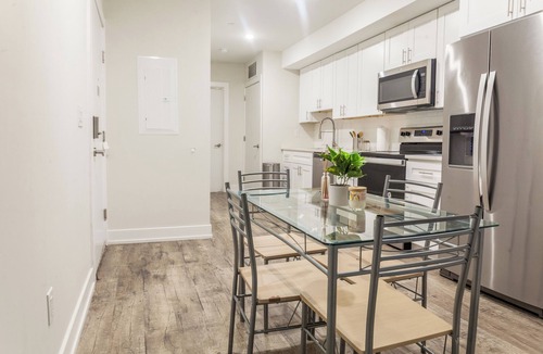 Kensington Apartment | 2-Bed 2-Bath W/D Central Kitchen Wifi Desk.