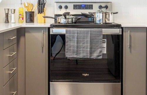 Kensington Apartment | 2-Bed 2-Bath W/D Central Kitchen Wifi Desk.