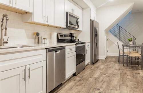 Kensington Apartment | 2-Bed&2-BathWDCentralKitchenWifiDesk