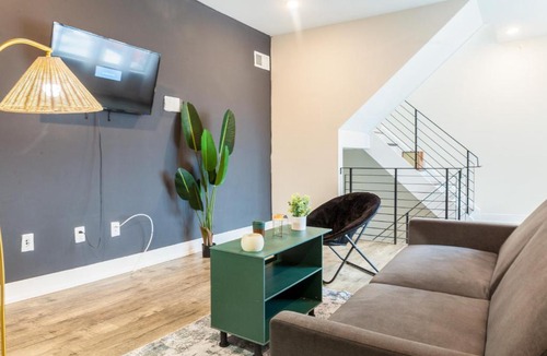 Kensington Apartment | 2-Bed&2-BathWDCentralKitchenWifiDesk