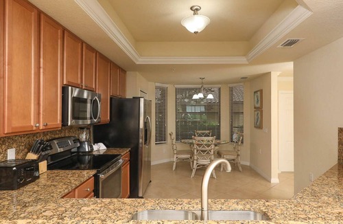Bradenton House | 2-Bed/2Bath/1Den First Floor Townhouse in a lovely gated golf course community.